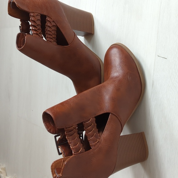 American Eagle Strappy Heel Ankle Boots sz 9 - Picture 8 of 9